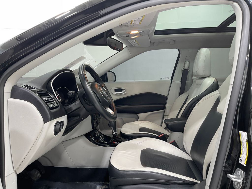 2017 Jeep Compass Image 14