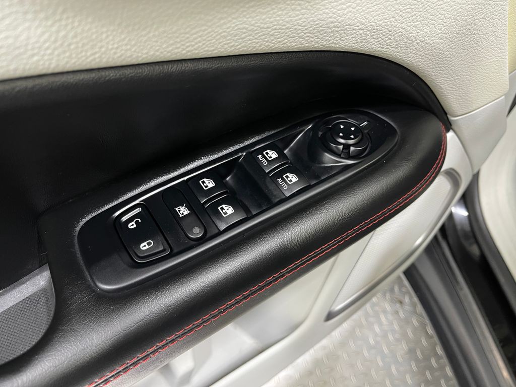 2017 Jeep Compass Image 17