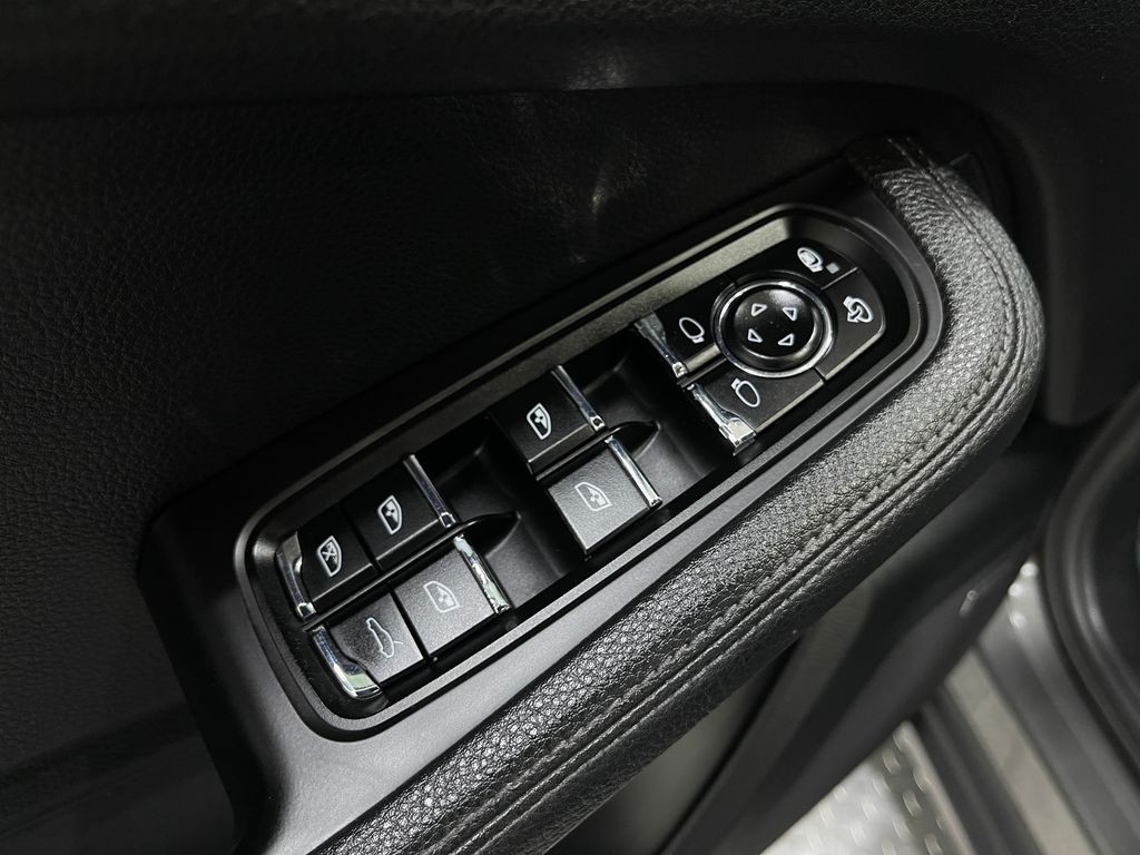 2018 Porsche Macan Image 16
