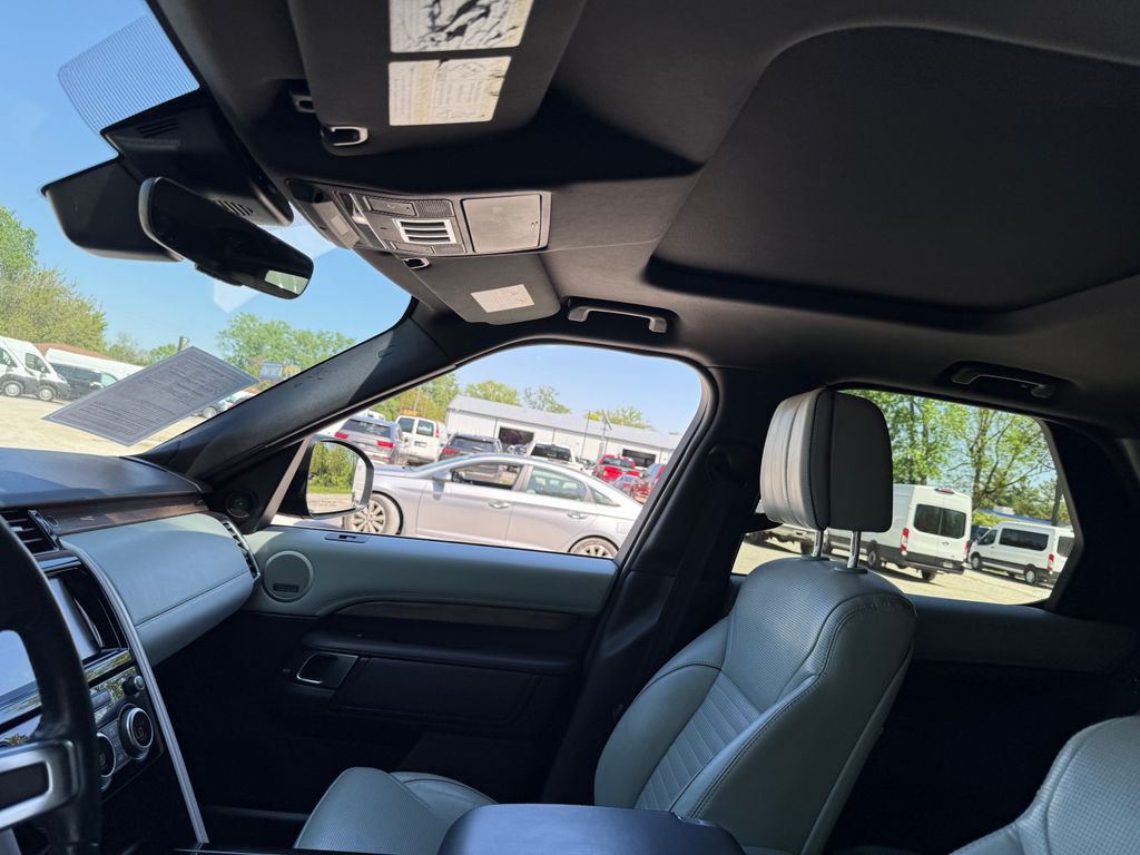 2018 Land Rover Discovery Image 9