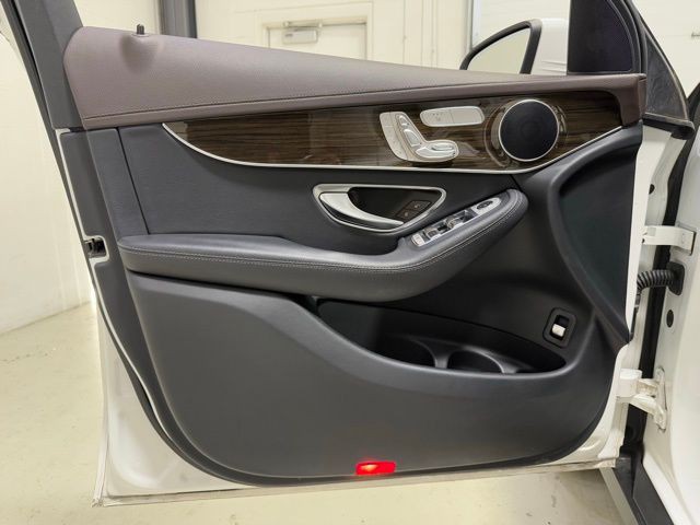 2017 Mercedes-Benz GLC-Class Image 8