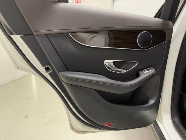 2017 Mercedes-Benz GLC-Class Image 10