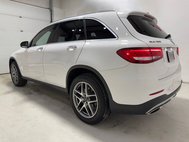 2017 Mercedes-Benz GLC-Class Image 2
