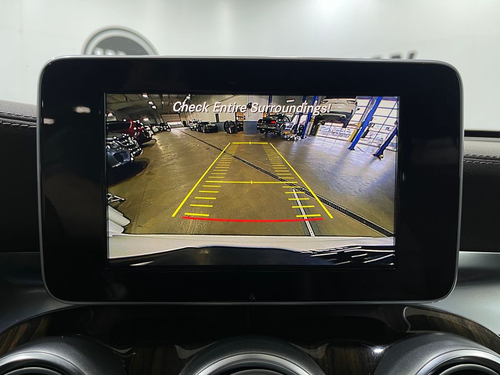 2017 Mercedes-Benz GLC-Class Image 11