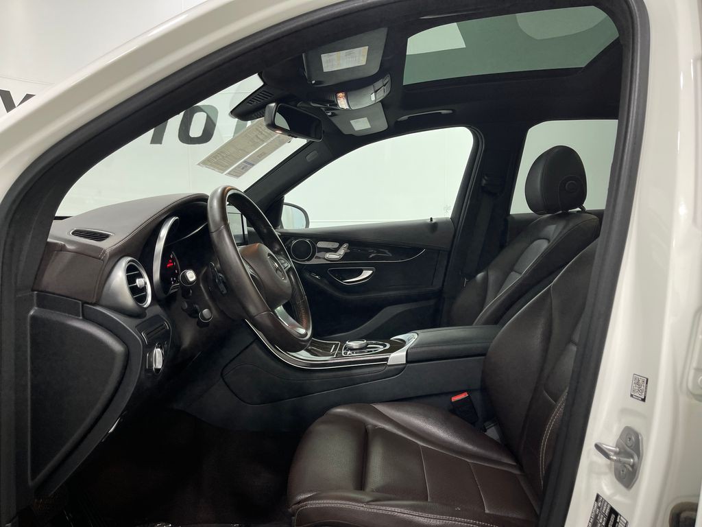 2017 Mercedes-Benz GLC-Class Image 13