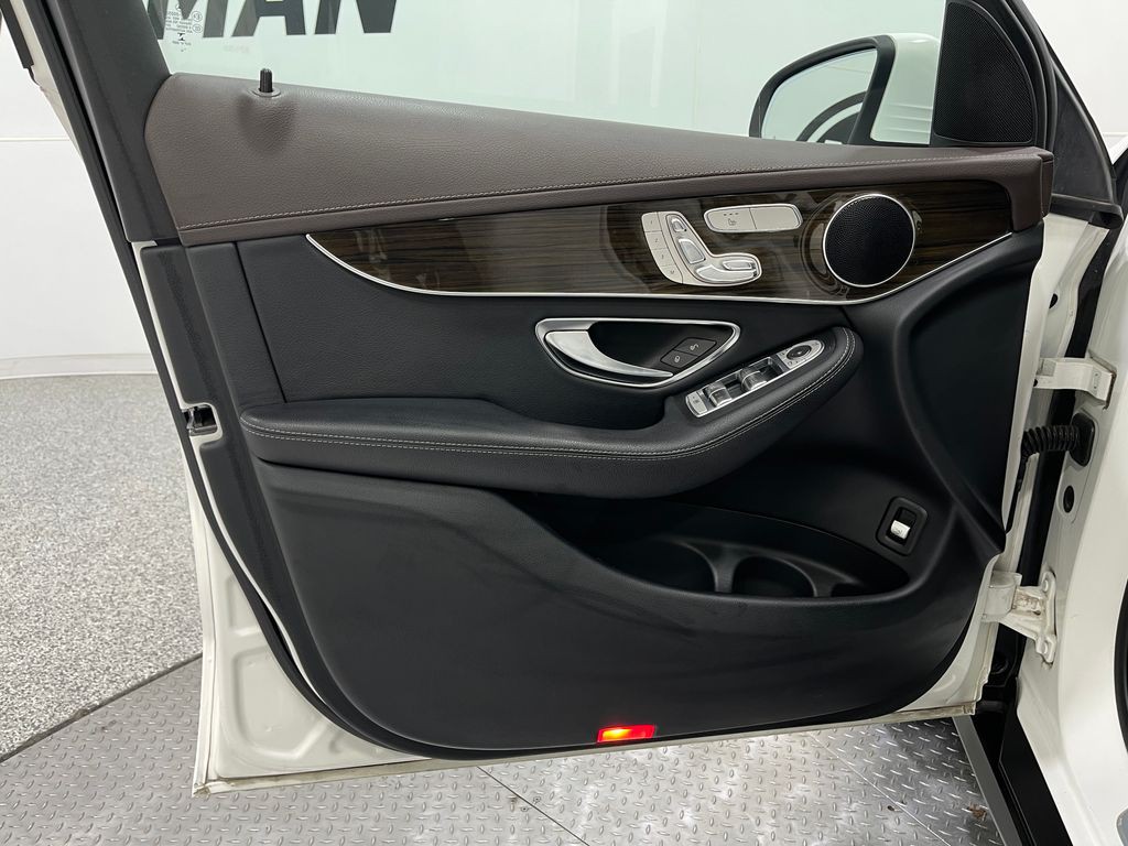2017 Mercedes-Benz GLC-Class Image 15