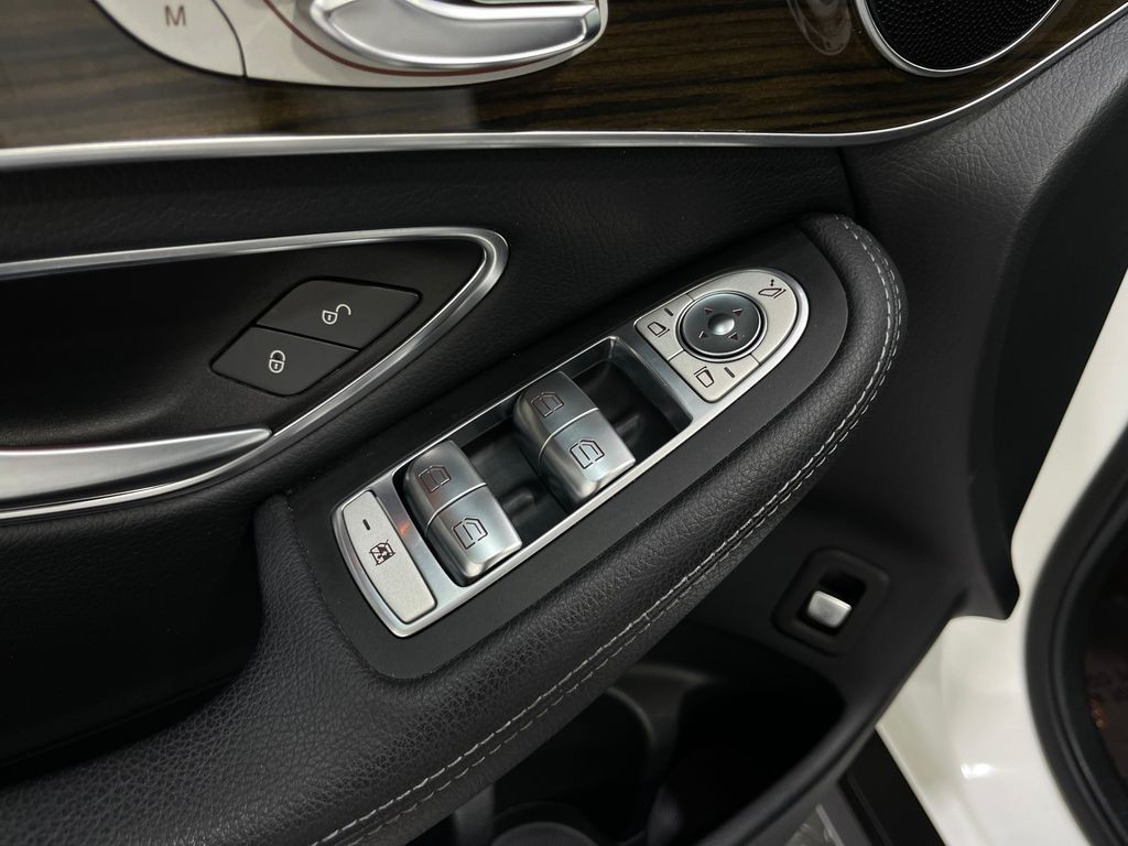 2017 Mercedes-Benz GLC-Class Image 16