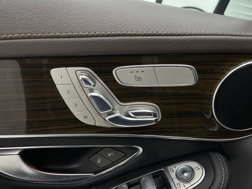 2017 Mercedes-Benz GLC-Class Image 17