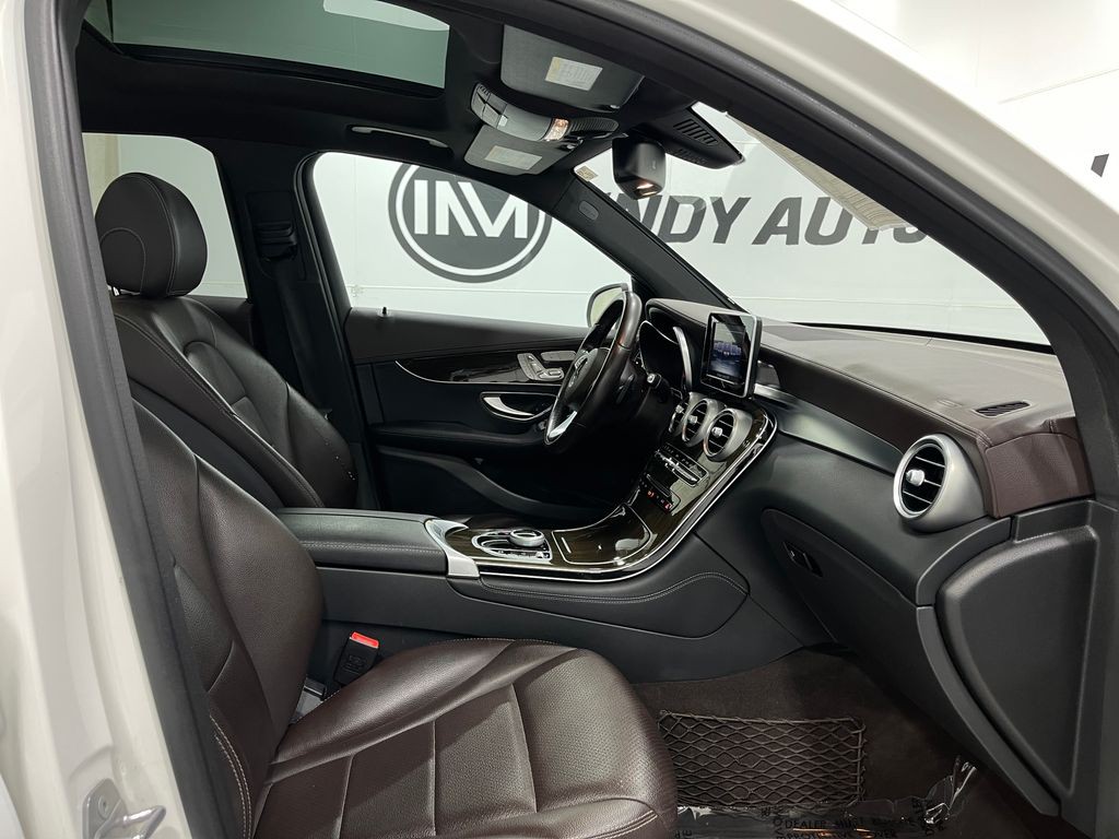 2017 Mercedes-Benz GLC-Class Image 33
