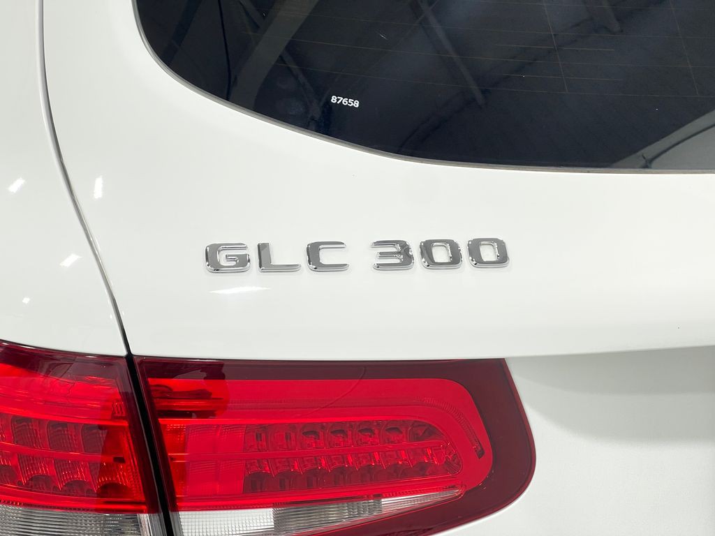 2017 Mercedes-Benz GLC-Class Image 40
