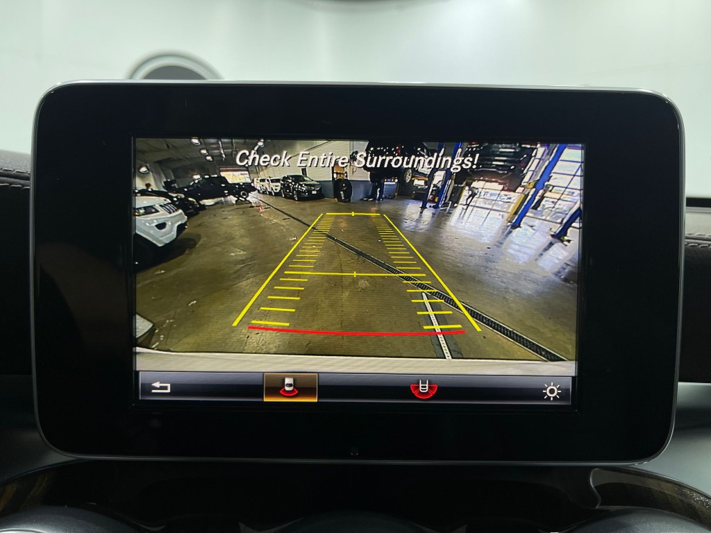 2017 Mercedes-Benz GLC-Class Image 10