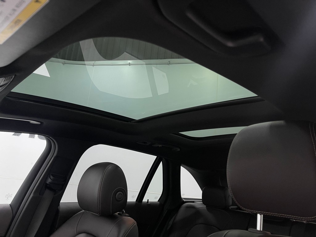 2017 Mercedes-Benz GLC-Class Image 12