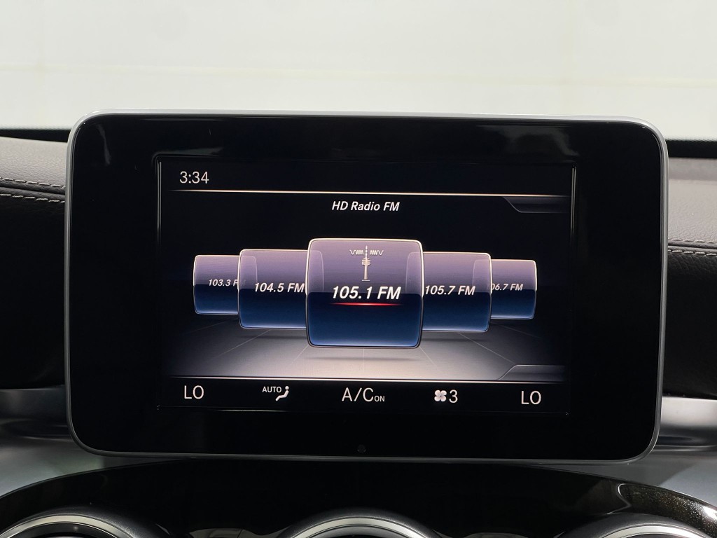 2017 Mercedes-Benz GLC-Class Image 24