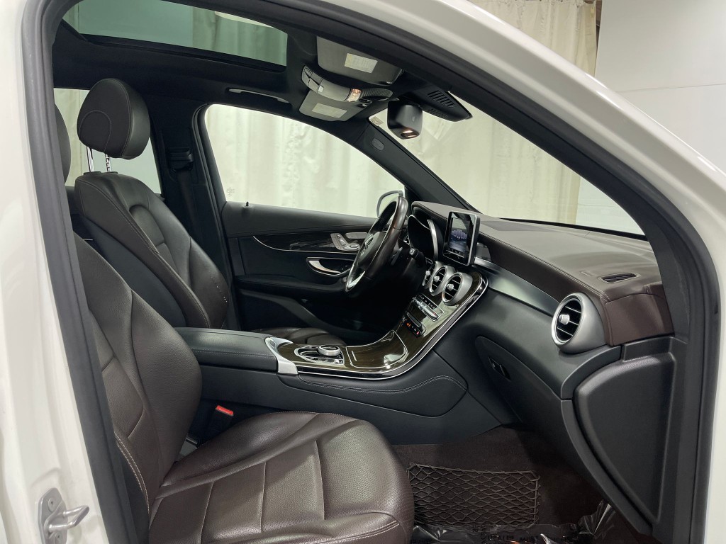 2017 Mercedes-Benz GLC-Class Image 33
