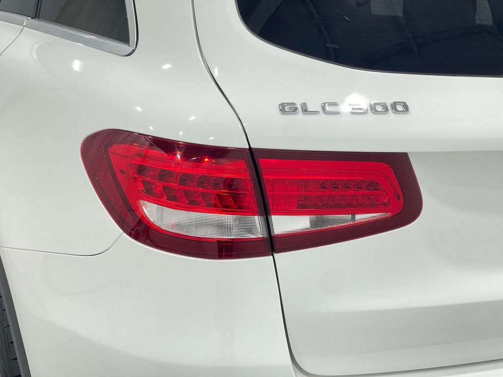 2017 Mercedes-Benz GLC-Class Image 35