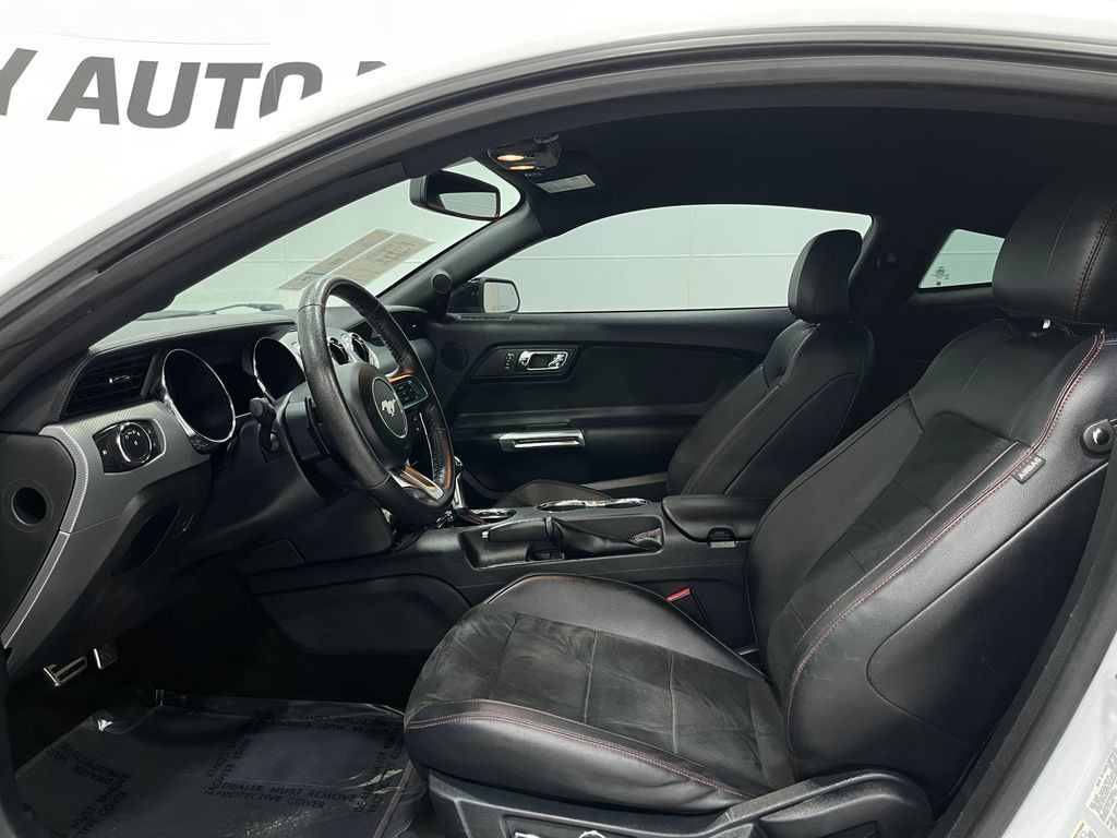 2017 Ford Mustang Image 13