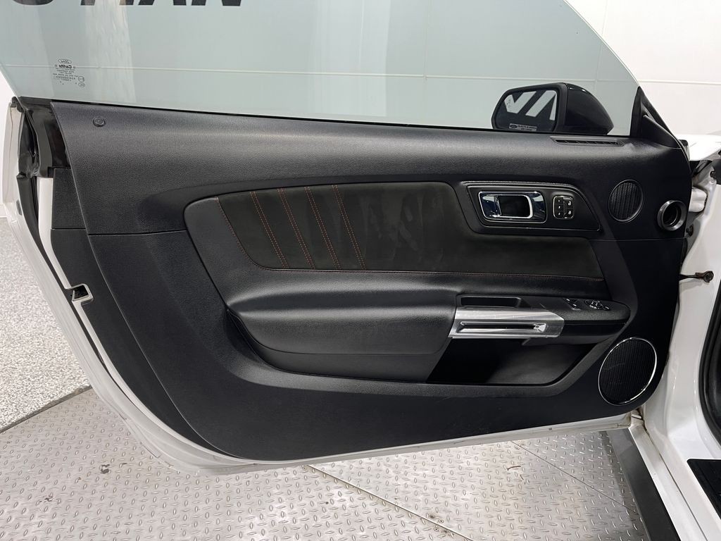 2017 Ford Mustang Image 15