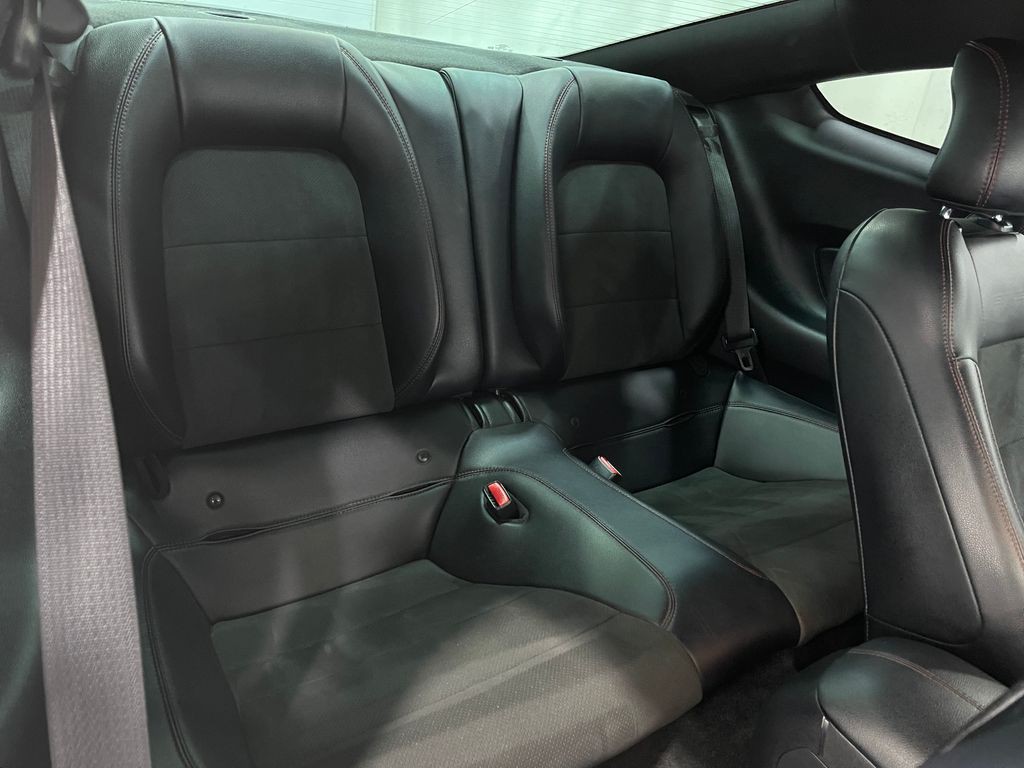2017 Ford Mustang Image 31