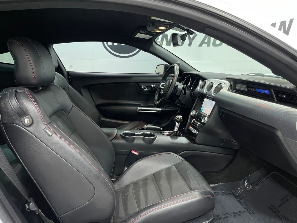 2017 Ford Mustang Image 32