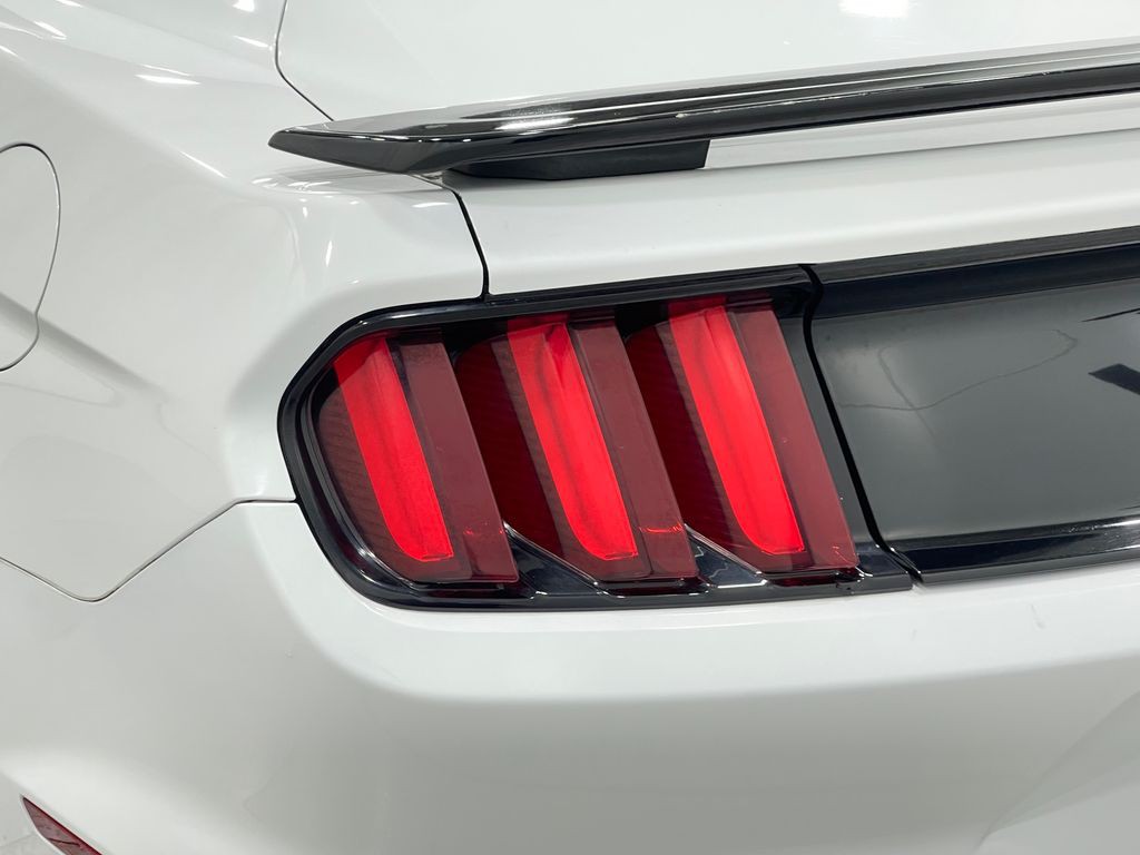 2017 Ford Mustang Image 34