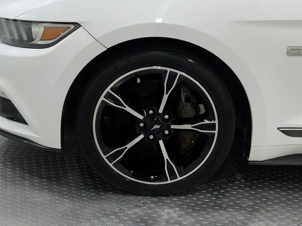 2017 Ford Mustang Image 35