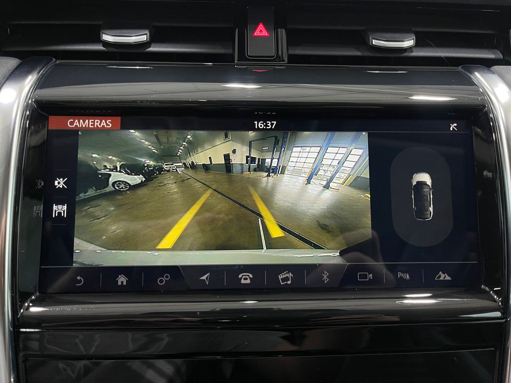 2020 Land Rover Discovery Sport Image 11