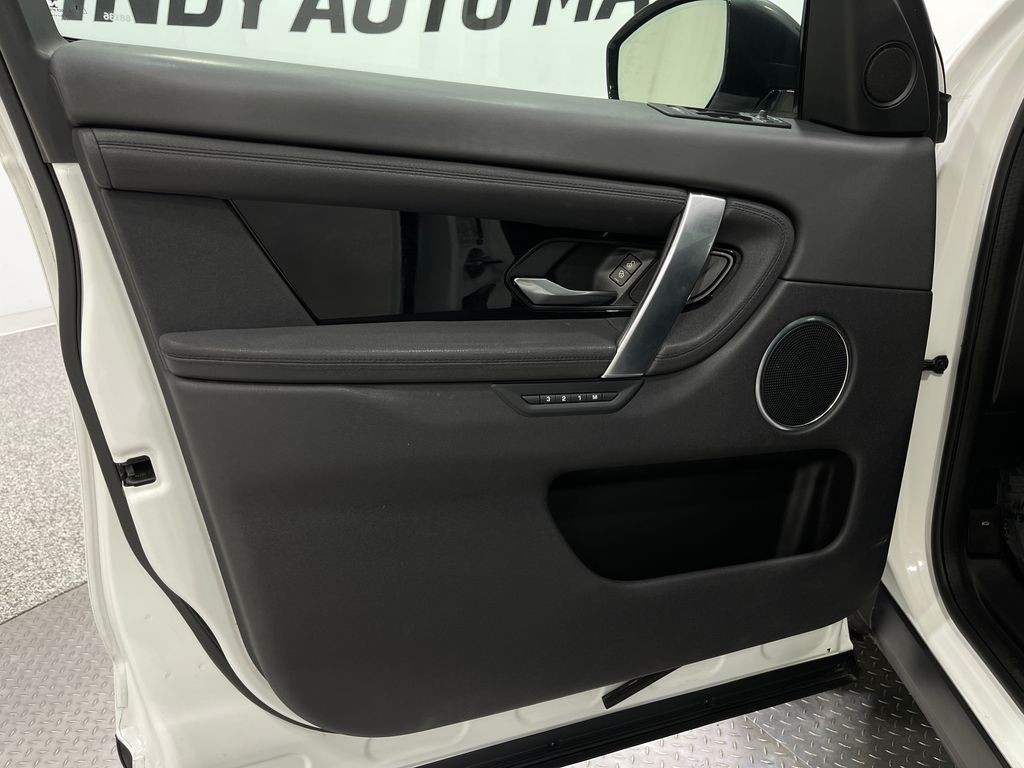 2020 Land Rover Discovery Sport Image 16