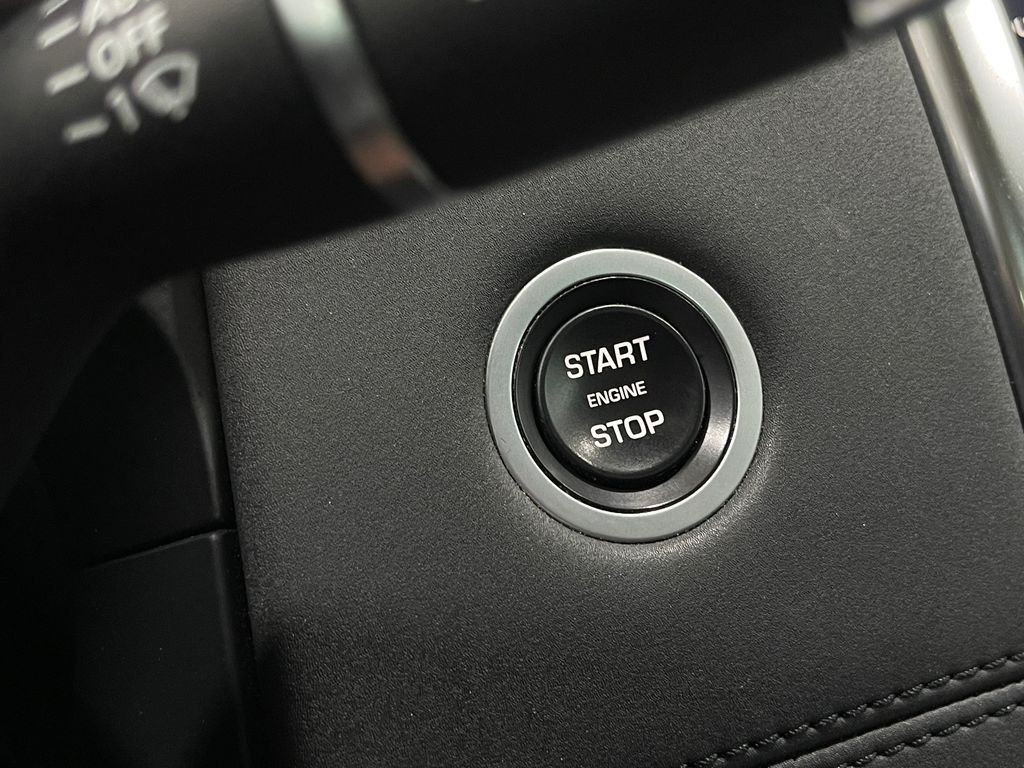 2020 Land Rover Discovery Sport Image 22