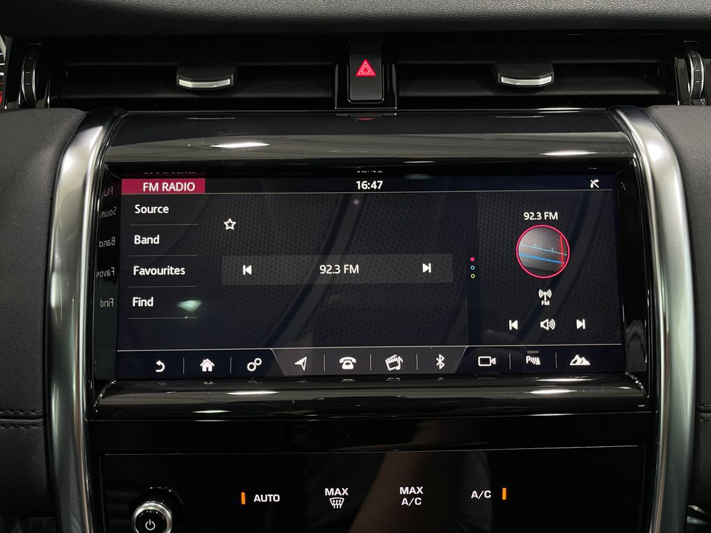 2020 Land Rover Discovery Sport Image 25