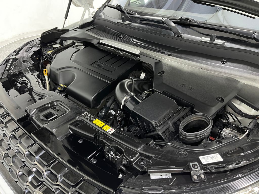 2020 Land Rover Discovery Sport Image 28