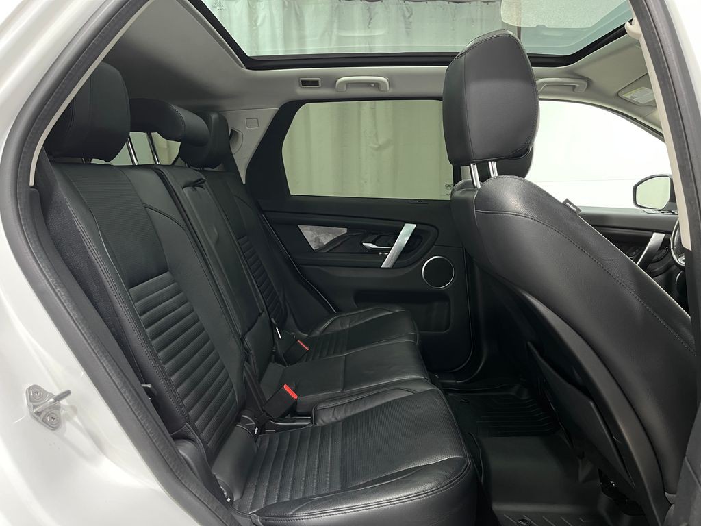 2020 Land Rover Discovery Sport Image 32