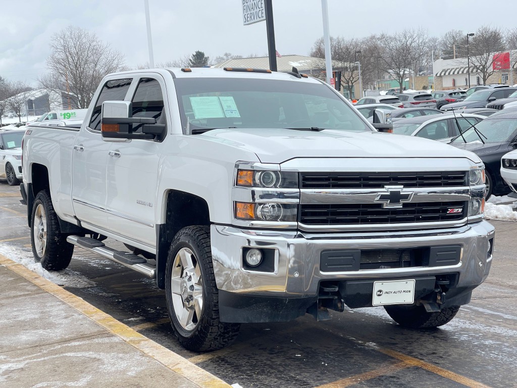 2017 Chevrolet Silverado 1500 Image 2