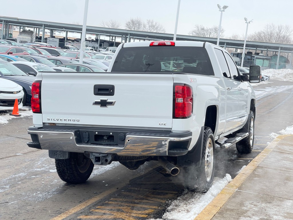 2017 Chevrolet Silverado 1500 Image 3