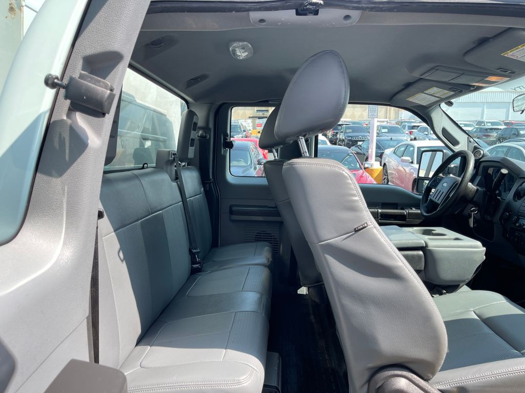 2015 Ford F-350 Image 30