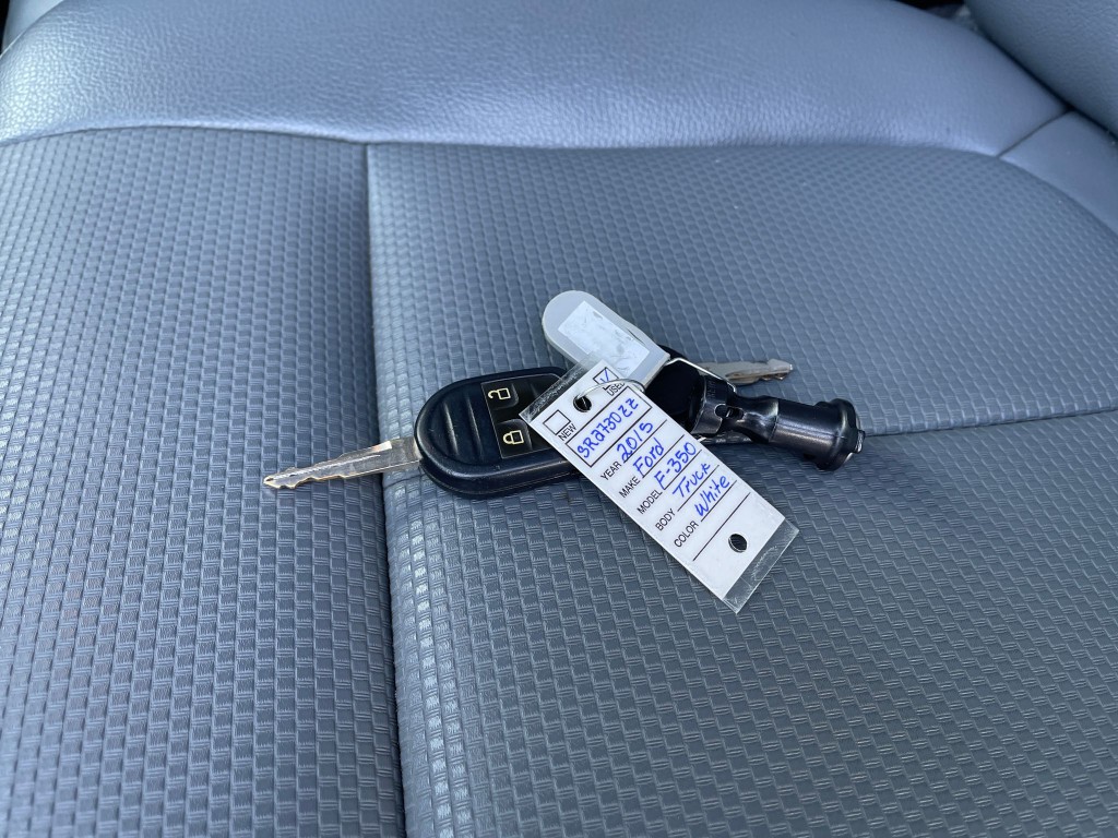 2015 Ford F-350 Image 35