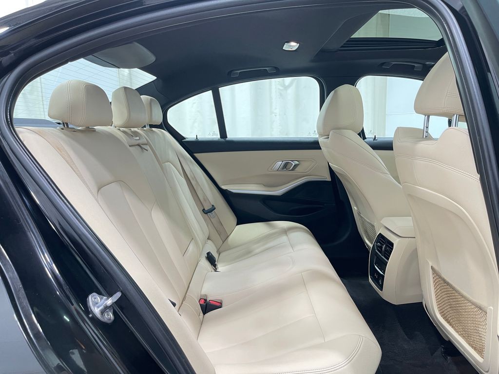 2020 BMW 3 Series Image 30