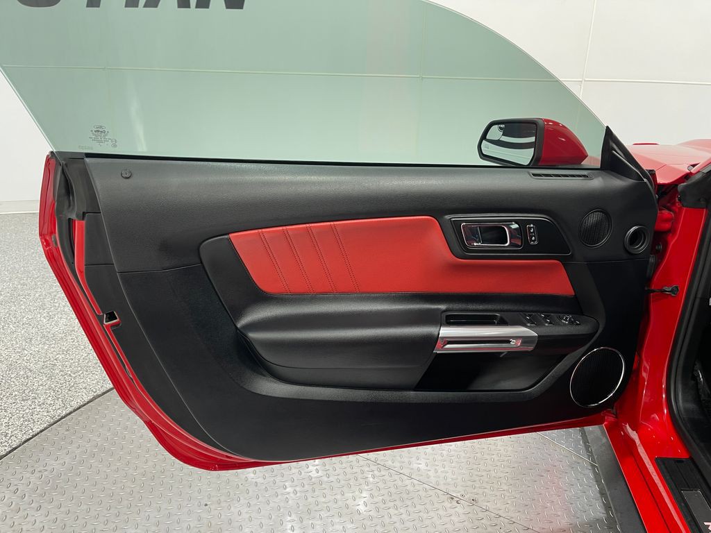 2017 Ford Mustang Image 14