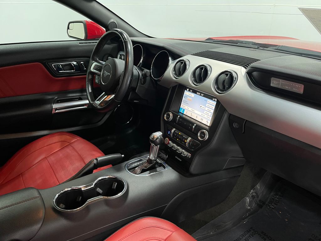 2017 Ford Mustang Image 19