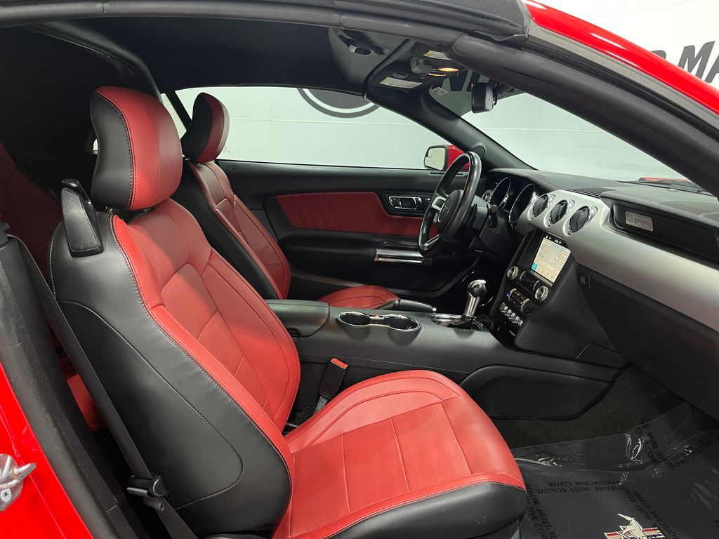2017 Ford Mustang Image 31