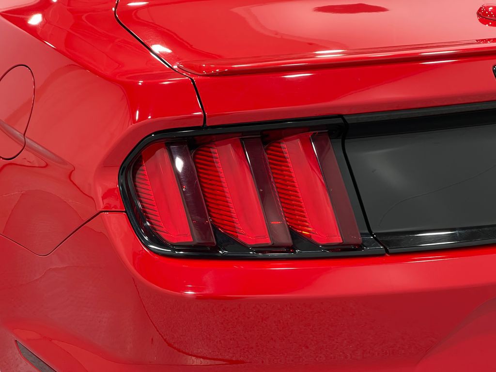 2017 Ford Mustang Image 33