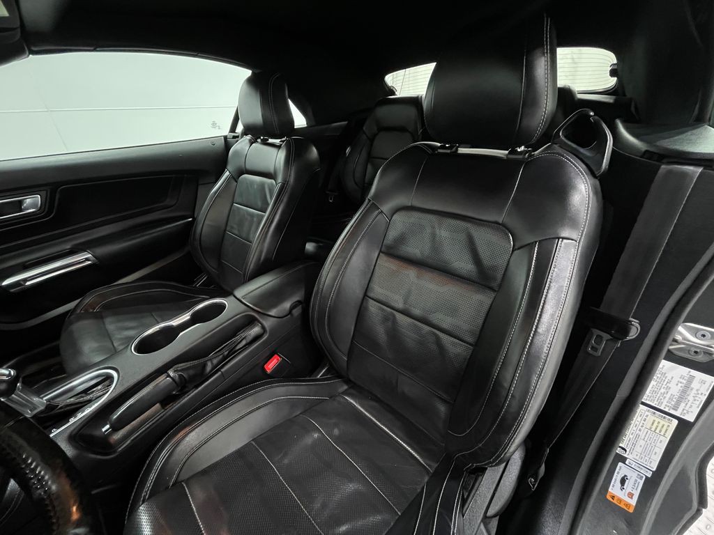 2019 Ford Mustang Image 14