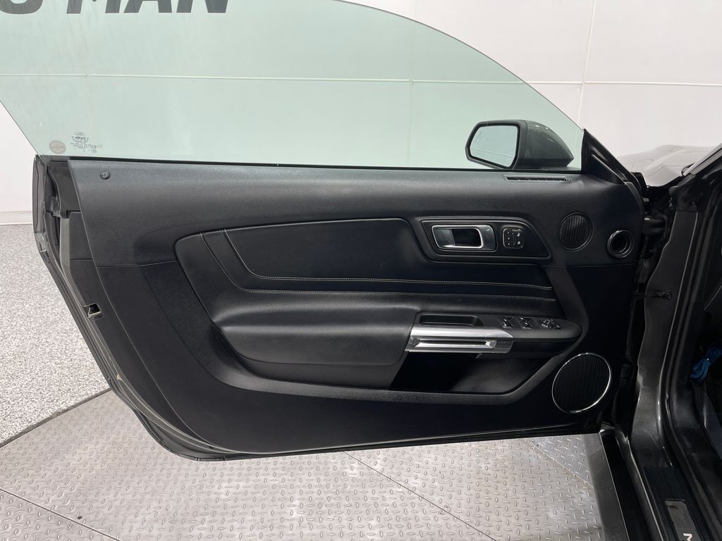 2019 Ford Mustang Image 15