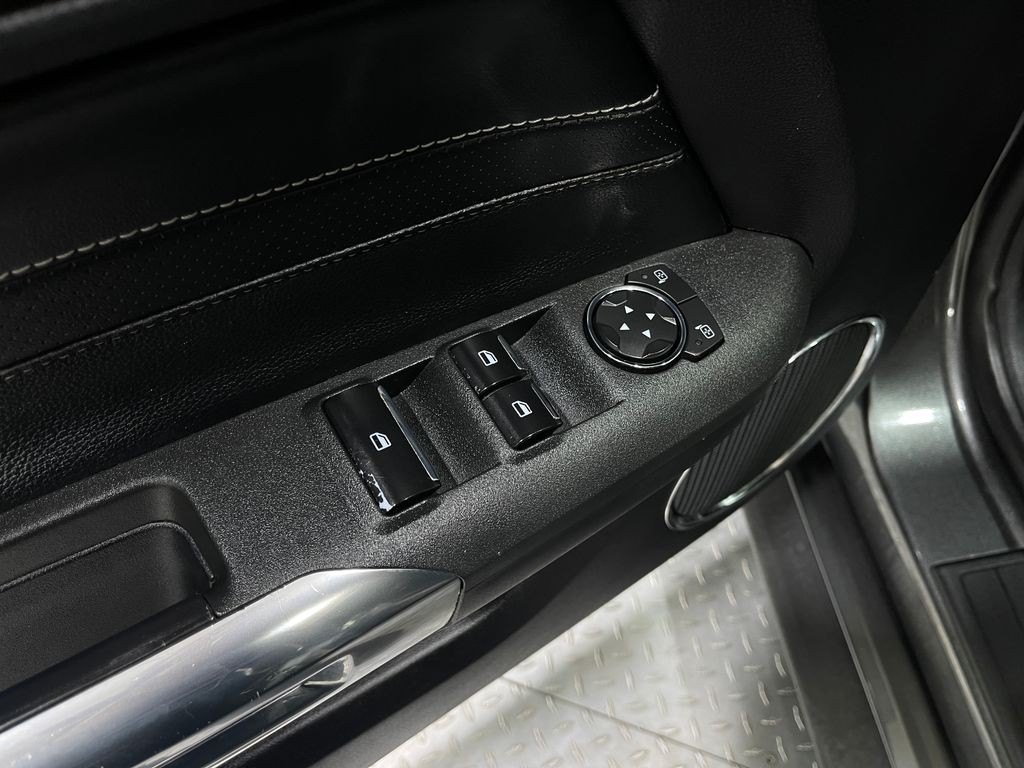 2019 Ford Mustang Image 16