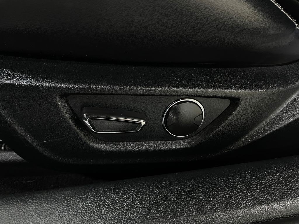 2019 Ford Mustang Image 17