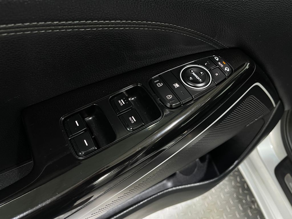 2018 Kia Cadenza Image 17