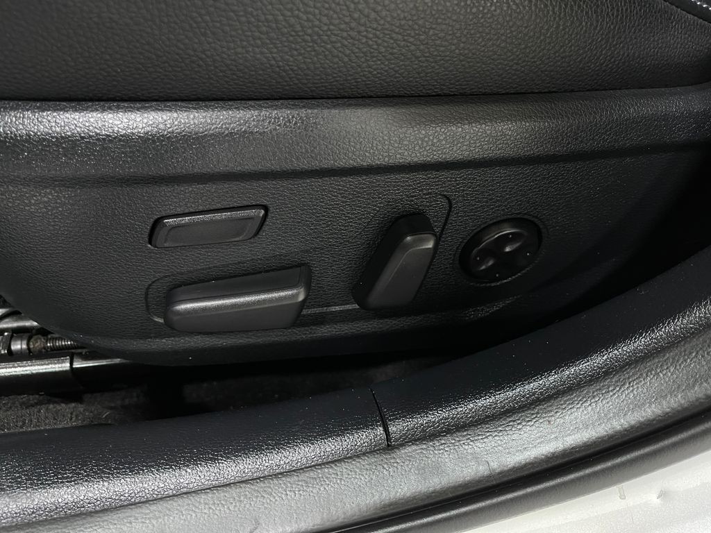 2018 Kia Cadenza Image 18