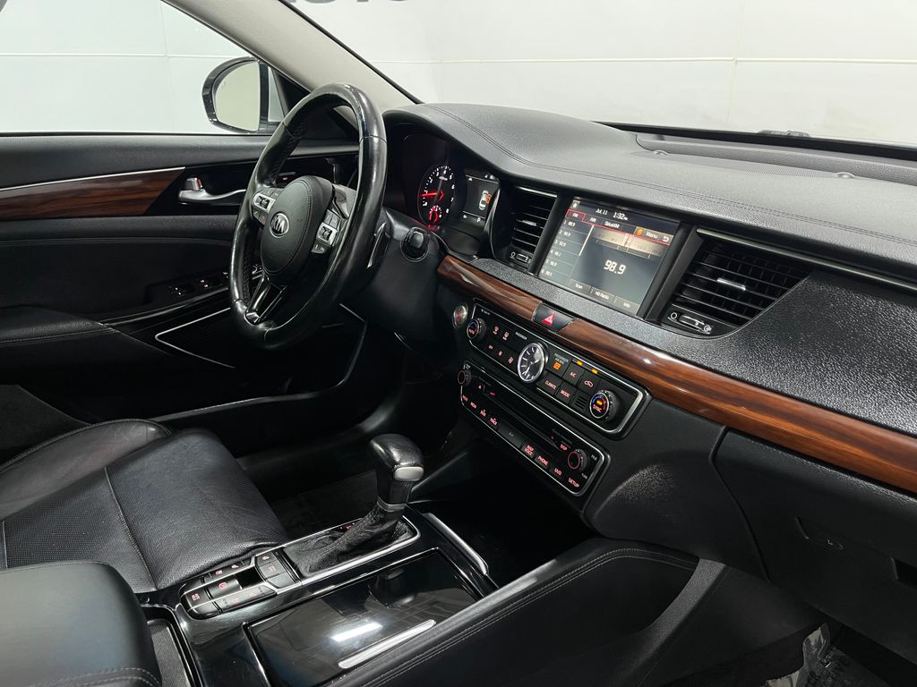 2018 Kia Cadenza Image 21