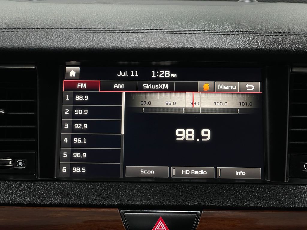 2018 Kia Cadenza Image 25