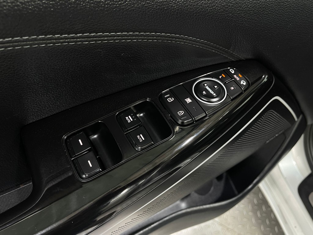 2018 Kia Cadenza Image 17