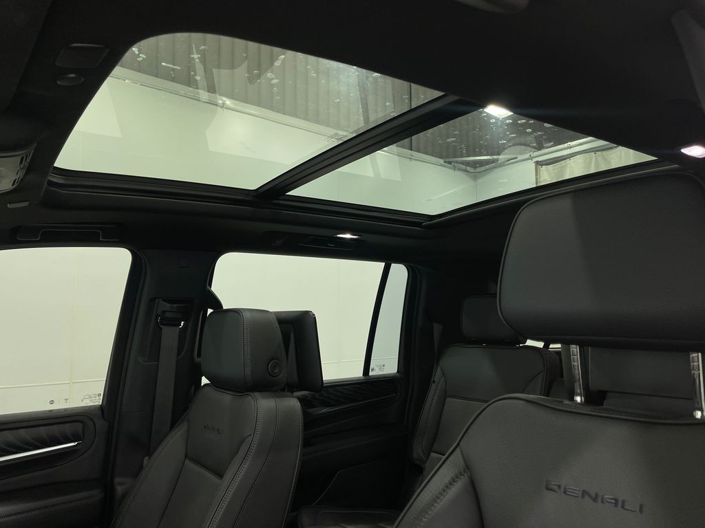 2023 GMC Yukon Image 13